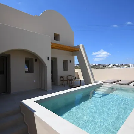 Santorini - - Sleeps 2 - Pool - Parking Villa *
