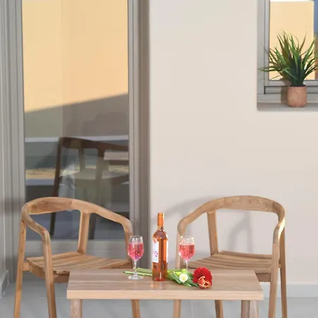 Santorini - - Sleeps 2 - Pool - Parking Villa